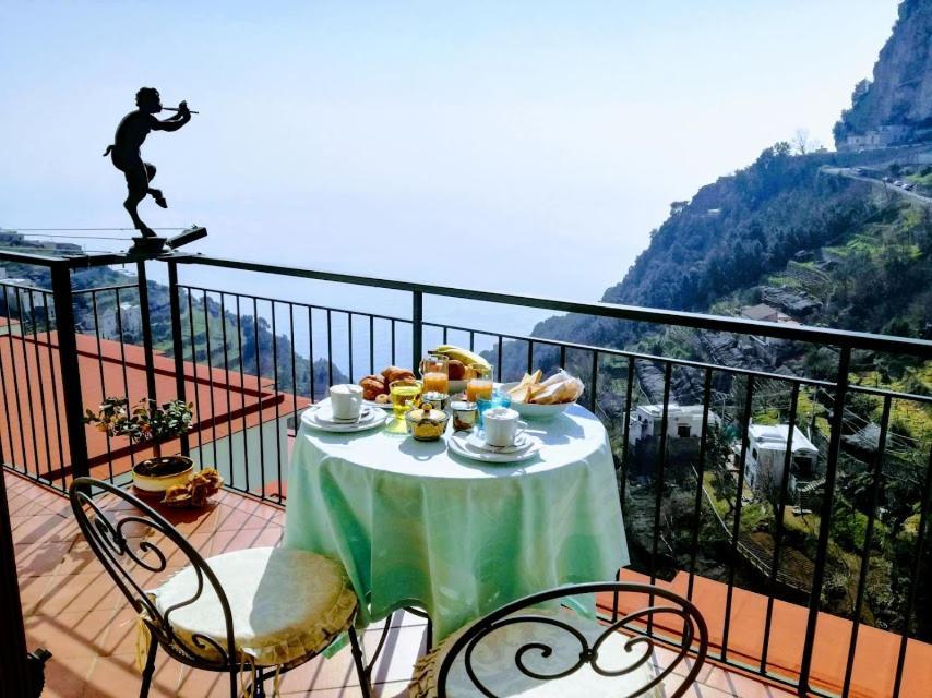 アマルフィ Domus Gaia Bed & Breakfast エクステリア 写真